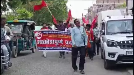 बहादुरपुर: प्रखंड में पानी की किल्लत से परेशान सीपीआई कार्यकर्ताओं ने कार्यालय का किया घेराव
