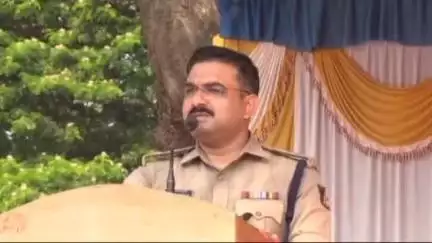ಬಸವನ ಬಾಗೇವಾಡಿ: ಪಟ್ಟಣದಲ್ಲಿ ಅನಧಿಕೃತವಾಗಿ ಮದ್ಯ ಮಾರಾಟ ಪೊಲೀಸರ ದಾಳಿ : ನಗರದಲ್ಲಿ ಎಸ್ ಪಿ ಲಕ್ಷ್ಮಣ ನಿಂಬರಗಿ