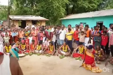 बस्तर: ग्राम बालीकोंटा में आयोजित जात्रा कार्यक्रम में विधायक किरण देव हुए शामिल, देवी-देवताओं की पूजा-अर्चना की