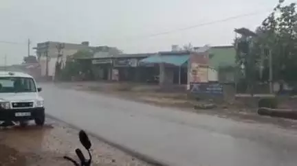 पंडरिया: पंडरिया ब्लॉक के कई गांवों में झमाझम बारिश और तेज़ आंधी-तूफान, लोगों को गर्मी से मिली राहत