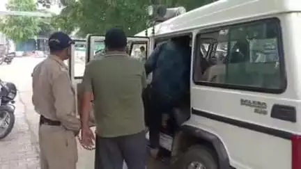 दतिया नगर: पुलिस ने अंतर्राज्यीय खैर की लकड़ी तस्कर गिरोह का किया खुलासा, वन विभाग की टीम पर फायरिंग करने वाले 2 तस्कर गिरफ्तार