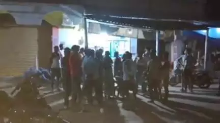 वैशाली: वैशाली-लालगंज मार्ग पर अज्ञात वाहन की टक्कर से युवक घायल, अस्पताल में भर्ती
