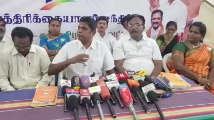 காஞ்சிபுரம்: காமாட்சி அம்மன் கோயில் அருகே பாஜக மாநில ஆன்மீக மற்றும் ஆலயம் மேம்பாட்டு பிரிவு தலைவர் நாச்சியப்பன் பத்திரிகையாளர் சந்திப்பு