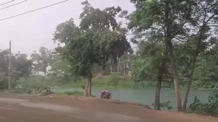 मैनाटांड़: मौसम ने बदली करवट, झमाझम बारिश से भीषण गर्मी से मिली राहत