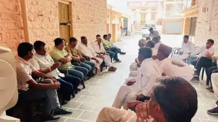 खींवसर: खींवसर विधायक रेवंतराम डांगा ने पालड़ी व्यासा स्थित अपने आवास पर की जनसुनवाई, उमड़ी भीड़
