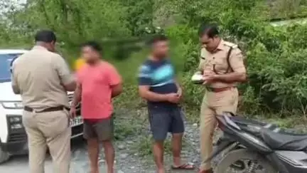 देहरादून: ऑपरेशन लगाम के अंतर्गत दून पुलिस ने सार्वजनिक स्थान पर शराब पीने वाले लोगों पर की कार्रवाई