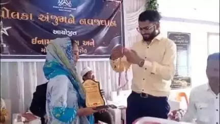 ધોળકા: શહેર ખાતે અંજુમન સંસ્થા દ્વારા તેજસ્વી તારલાઓનું સન્માન કરાયું