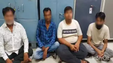 જામનગર શહેર: શહેરમાં વામ્બે આવાસમાં જુગાર રમતા 4 શખ્સો રૂ. 1.28 લાખના મુદામાલ સાથે પકડાયા