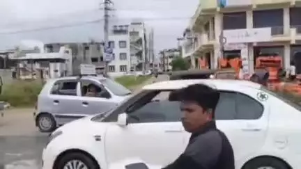 ಹಾಸನ: ಹದಗೆಟ್ಟ ತಣ್ಣೀರು ಹಳ್ಳದ ಬೇಲೂರು ಮುಖ್ಯ ರಸ್ತೆ, ಅಧಿಕಾರಿಗಳ ವಿರುದ್ಧ ಸ್ಥಳೀಯರ ಹಿಡಿಶಾಪ #localissue
