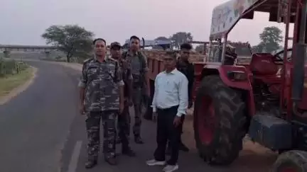 कैरो: ऐडादोन पुल के पास अवैध खनन पर छापेमारी, 3 बालू लदे व एक स्टोन चिप्स लदा ट्रैक्टर जब्त