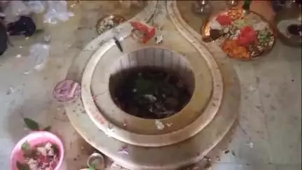 রামপুরহাট ২: মাড়গ্রামের শিবের পুজো উপলক্ষ্যে ভক্তের ঢল