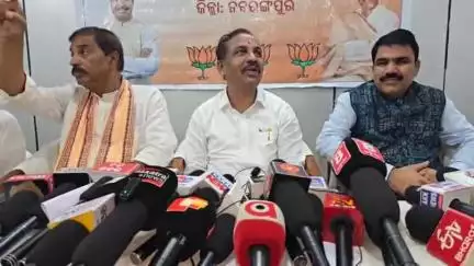 ନବରଙ୍ଗପୁର ପୋଲିସ ଷ୍ଟେସନ: ସର୍କିଟ ହାଉସରେ ପ୍ରେସମିଟରେ ଗତ ଏକ ବର୍ଷ ମଧ୍ୟରେ ଜିଲ୍ଲାର ବିକାଶକୁ ଗୁରୁତ୍ୱ ଦିଆଯାଇଥିବା ନେଇ ପ୍ରତିକ୍ରିୟା ରଖିଲେ ମନ୍ତ୍ରୀ