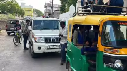 ખંભાળિયા: વિધાર્થીઓની સલામતીને લઈને RTO ખંભાળિયા સતર્ક, સ્કૂલ વાહનો માટે ખાસ ચેકિંગ ડ્રાઈવ યોજાઈ