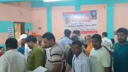 মেদিনীপুর: প্রয়াত শিক্ষকের স্মরণে মেদিনীপুর শহরে নিখিল বঙ্গ প্রাথমিক শিক্ষক সমিতির কার্যালয়ে সংগঠনের পক্ষ থেকে রক্তদান শিবির