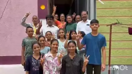 విశాఖపట్నం: తల్లికి వందనంతో లబ్ధిదారులు కళ్ళలో ఆనందం, 50వ వార్డులో లబ్ధిదారులతో మాట్లాడిన తెదేపా నేత సనపల వరప్రసాద్