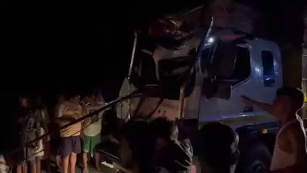 বঙাইগাঁও ভাগ: বঙাইগাঁৱৰ চাপৰাকাটাত সংঘটিত হয় ভয়ংকৰ পথ দুৰ্ঘটনা, এজন গুৰুত্ব ভাবে আহত , আৰক্ষী উপস্থিত
