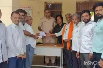 देसूरी: सादड़ी में गो तस्करों पर कार्रवाई की मांग, गो सेवकों ने पकड़ी पिकअप, जिसमें मिले दो गोवंश