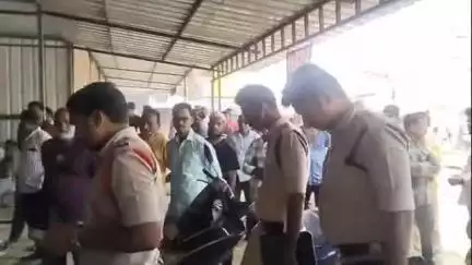 బోధన్: బోధన్ లో అక్క బావ మధ్య గొడవ జరగడంతో మనస్థాపన చెందిన తమ్ముడు ఉరివేసుకొని ఆత్మహత్య