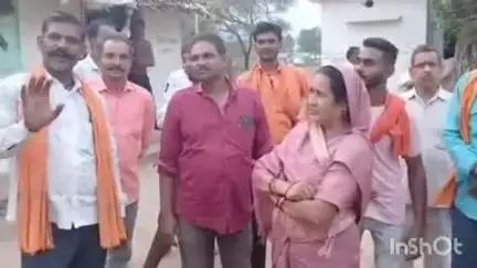 टेमरी गांव में जि.पं सदस्य सुशील जोशी ने ग्रामीणों से मुलाकात की, मूलभूत सुविधाओं एवं खाद बीज के संबंध में ली जानकारी
