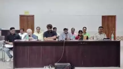 ভাতার: ভাতার ব্লক অফিসে রেশন ডিলার দের নিয়ে বিশেষ বৈঠক বিধায়কের