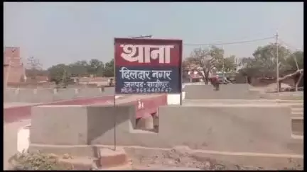 ज़मानिया: बिहार के रक्सहां बाईपास से पुलिस ने 60 पाउच देशी शराब के साथ दो अभियुक्तों को किया गिरफ्तार