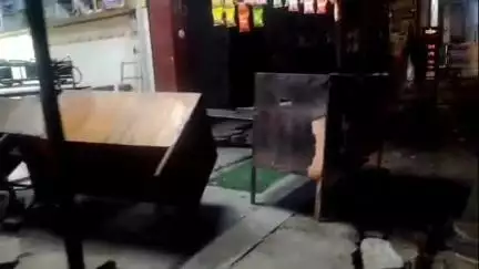 गंगरार: गंगरार चौराहे पर नशे में धुत टैक्सी चालक ने रेस्टोरेंट को मारी टक्कर, बड़ा हादसा टल गया