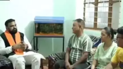 पटना ग्रामीण: पटना: प्लेन क्रैश में मृत मनीषा थापा के घर पहुंचे डिप्टी सीएम सम्राट चौधरी, परिजनों से की मुलाकात