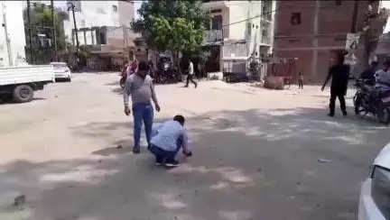 सिंगरौली: बैढन डिग्री कॉलेज के गेट पर ट्रांसफर से खुश छात्रों ने फोड़े पटाखे, क्रीड़ा अधिकारी और छात्रों में हुई बहस, वीडियो वायरल