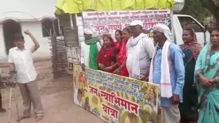 मंडला: जन स्वाभिमान यात्रा बालाघाट से पहुंची मंडला, जल-जंगल-जमीन की रक्षा करने और विस्थापन रोकने का किया गया आह्वान