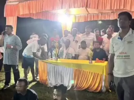 पोटका: सोमाई झोपड़ी में नाइट क्रिकेट टूर्नामेंट में विधायक संजीव सरदार पहुंचे