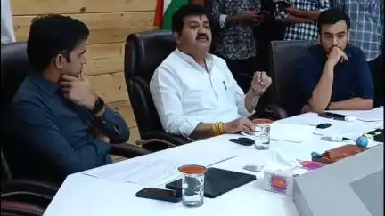 यवतमाळ: रोजगार हमी योजनेची प्रलंबित कामे तातडीने पुर्ण करा ; पालकमंत्री संजय राठोड