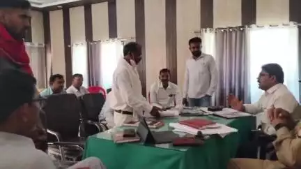 जखनिया: भुड़कुड़ा व दुल्लहपुर में आयोजित समाधान दिवस पर सुनी गईं 18 शिकायतें, 5 का मौके पर किया गया निस्तारण
