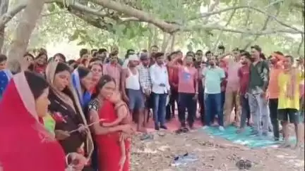 सिमरिया: काढमदिरी गांव के ग्रामीणों ने प्रस्तावित ट्रांसपोर्टिंग सड़क के निर्माण का विरोध किया