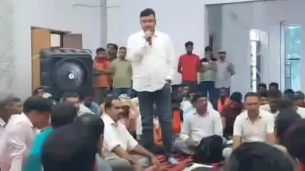 टंडवा: चुंदरू धाम में सड़क दुर्घटना रोकथाम को लेकर प्रखंड वासियों की सर्वदलीय बैठक