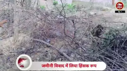 ललितपुर जिले के तालबेहट में गुंडो की गुंडागर्दी तार फेंसिंग को तोड़ा खेत को जोता और सामानों की तोड़फोड़