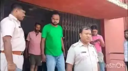 খাতড়া: বাজারে অশান্তি সৃষ্টি করার অভিযোগে খাতড়ার বাড়ি থেকে ধৃত ৫জনের ৩দিনের পুলিশ হেফাজতের নির্দেশ খাতড়া মহকুমা আদালতের
