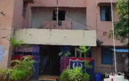 କଟକ ପୌରାଞ୍ଚଳ: ମହାନଦୀ ବିହାରର ଜଣେ ମହିଳାଙ୍କ ଠାରୁ ସାଇବର ଠକମାନେ  ୩ଲକ୍ଷ ୨୦ହଜାର ଟଙ୍କା ଠକିନେଇଛନ୍ତି। ଏନେଇ ଚାଉଳିଆଗଞ୍ଜ ଥାନାରେ ଶନିବାର ଏତଲା ହୋଇଛି।