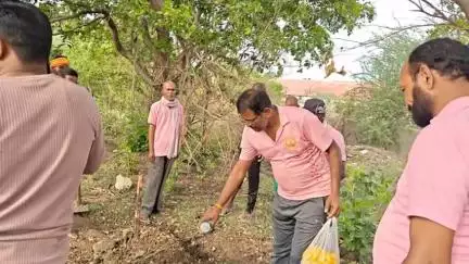 यवतमाळ: अपघातात मृत महिलेवर नंददीपकडून दफनविधी
भोसा रोडवर झाला होता अपघात
