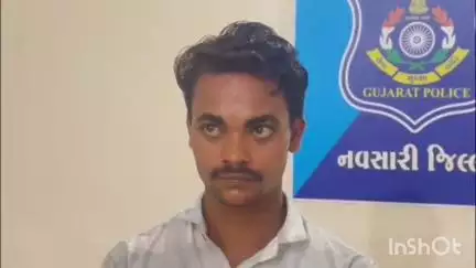 નવસારી: ઝગડી સડક પૂર્ણ ઝવેરી સડક પાસે જે  વાહન ચાલાકે GSRTC વાહન ચાલક સાથે માથાફૂટ કરી હતી જેની અટકાયત સચિન થી ટાઉન પોલીસે કરી