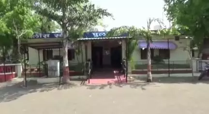 देवळी: पुलगाव:पैशांच्या वादातून तरुणाल बेदम मारहाण;सुभाषनगरात मध्यरात्री थरार: दोघांविरोधात गुन्हा दाखल:परिसरात भीतीचे वातावरण