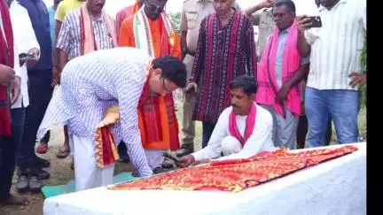 ଲୋଇସିଂହା: ତାଲଜୁରି ଗ୍ରାମରେ କଲ୍ୟାଣ ମଣ୍ଡପର ଭିତ୍ତିପ୍ରସ୍ତର ସ୍ଥାପନ କଲେ ସ୍ଵାସ୍ଥ୍ୟ ମନ୍ତ୍ରୀ