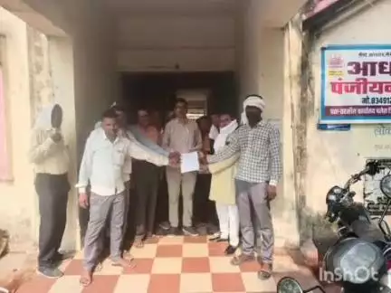 पलेरा: अवैध शराब बिक्री रोकने के लिए पठरिया ग्राम वासियों ने तहसीलदार को सौंपा ज्ञापन