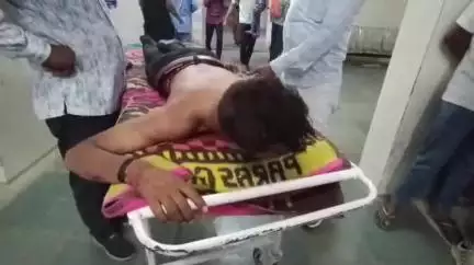 नरसिंहपुर: गुंदराई गांव में पिता और छोटे भाई ने घर में घुसकर बड़े भाई के साथ की मारपीट