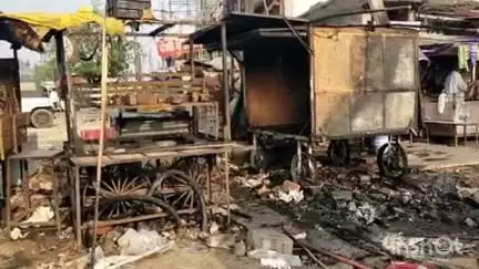 दौसा: दौसा के सैंथल मोड पर फल-फ्रूट की थड़ी में लगी आग, दमकल ने पहुंचकर आग पर पाया काबू