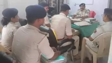 बाबूबरही: अंचल पुलिस निरीक्षक सदर-2 ने बाबूबरही थाना में लंबित मामलों की समीक्षा की
