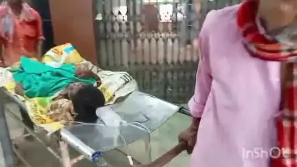 বর্ধমান ১: রবিবার সাতসকালেই ভাতার থানার নতুন গ্রামে ছুরি মারামারির ঘটনায় এক শিশু ও এক যুবককে চিকিৎসার জন্য নিয়ে আসা হলো bmchএ