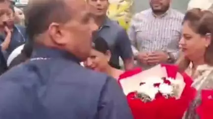 करनाल: नमस्ते चौक के एक निजी होटल में दिल्ली की मुख्यमंत्री रेखा गुप्ता का जोरदार स्वागत किया गया