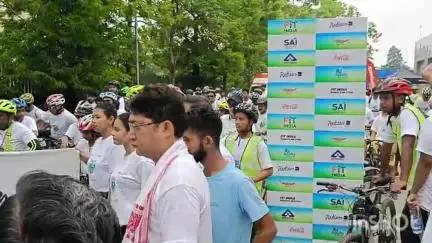 গুৱাহাটী: স্বাস্থ্য সজাগতাৰ বাবে ৰেডিচন ব্লু গুৱাহাটী আৰু ভাৰতীয় ক্ৰীড়া প্ৰাধিকৰণৰ যৌথ উদ্যোগত চাইকেল ৰেলী