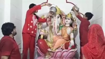 सनावद: सनावद में खुले उच्छिष्ट महागणपति मंदिर के पट, रात 10 बजे तक श्रद्धालुओं का आना जारी