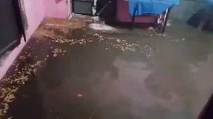 खंडवा नगर: खंडवा में भारी बारिश के बाद पड़ावा चौक पर लोगों के घरों में घुसा पानी